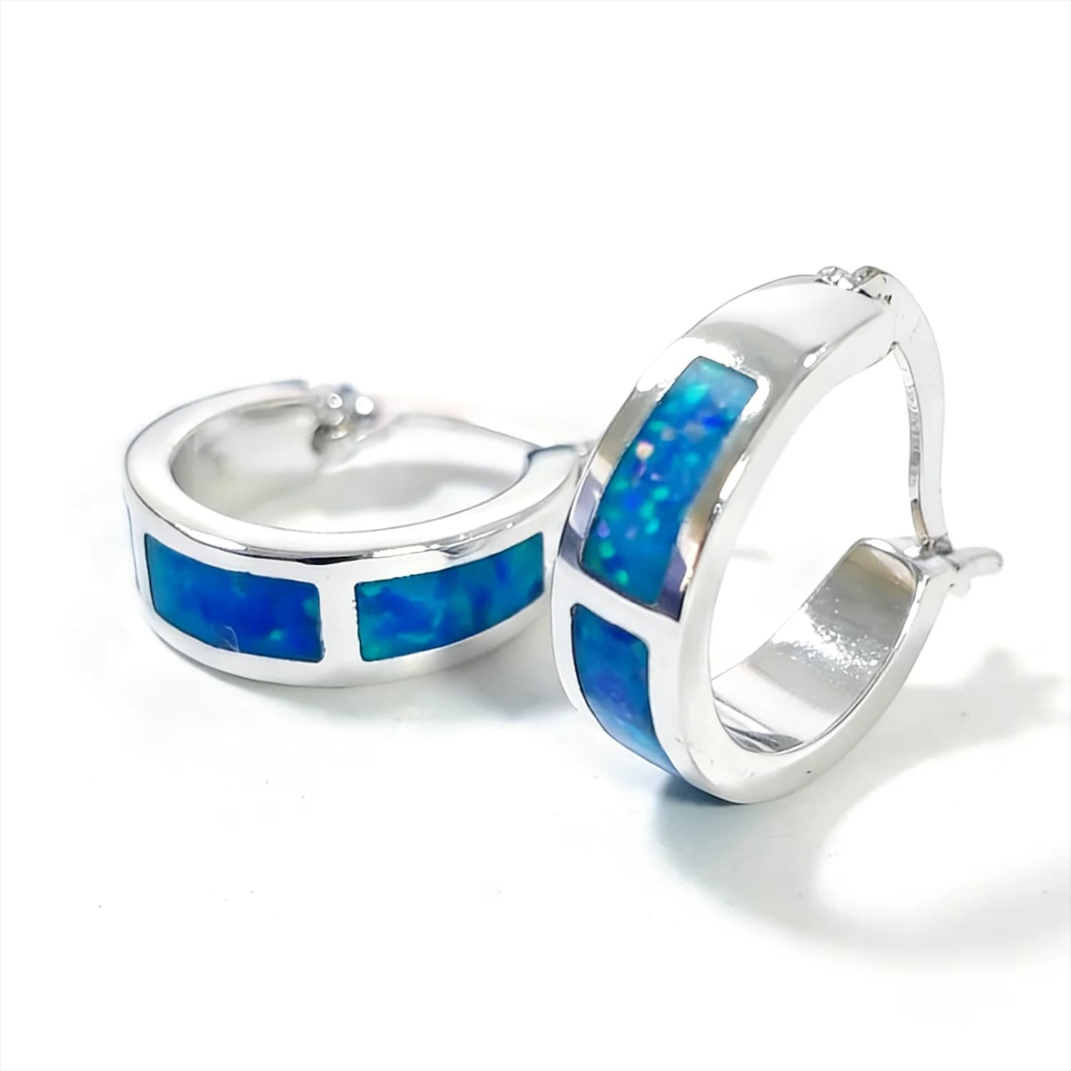 Orecchini a Cerchio con Opale Blu, Piccoli Orecchini a Cerchio Placcati in Oro Bianco, Opale Iridescente per Donne, Gioielli Delicati Ipoallergenici, Regalo