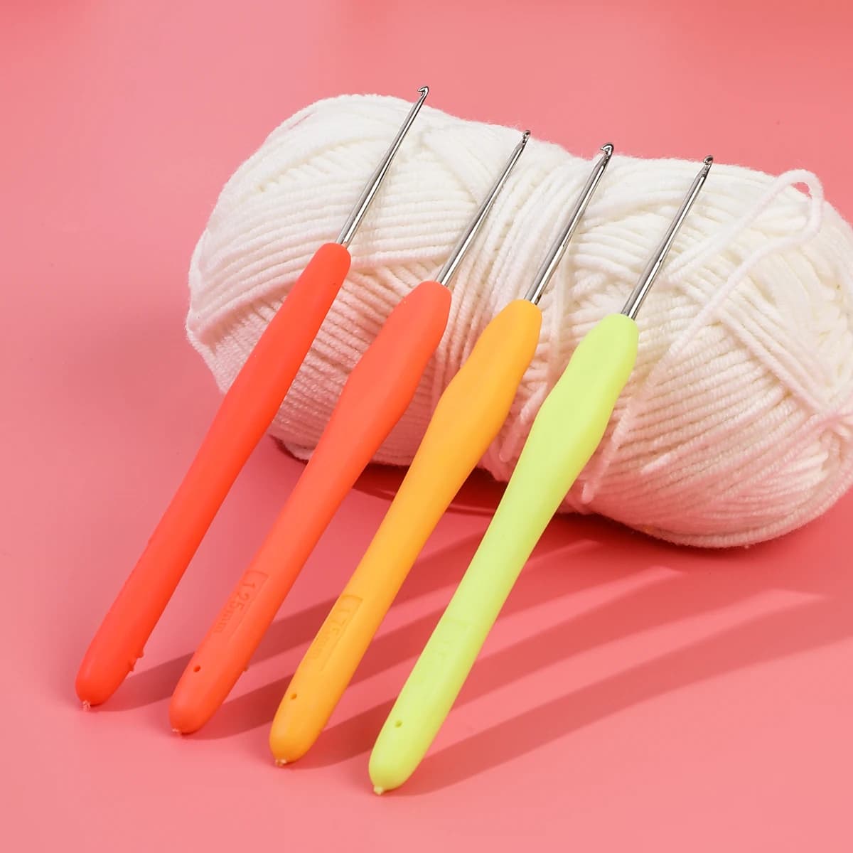 4 Pz/set Manico In Plastica In Alluminio Uncinetto Tessuto Ferri Da Maglia Set 1.0-1.75mm Maglieria Uncinetti Set Donne Strumenti Artigianali FAI DA TE