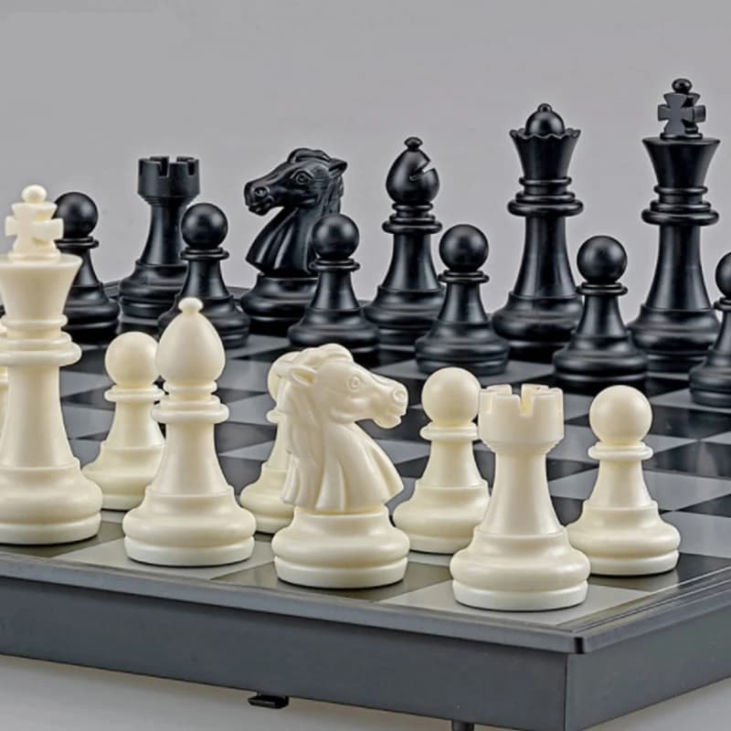 1Set Mini Scacchi Internazionali Pieghevole Scacchiera In Plastica Magnetica Gioco Da Tavolo Portatile Giocattolo Per Bambini Portatile 2025 Trasporto di Goccia