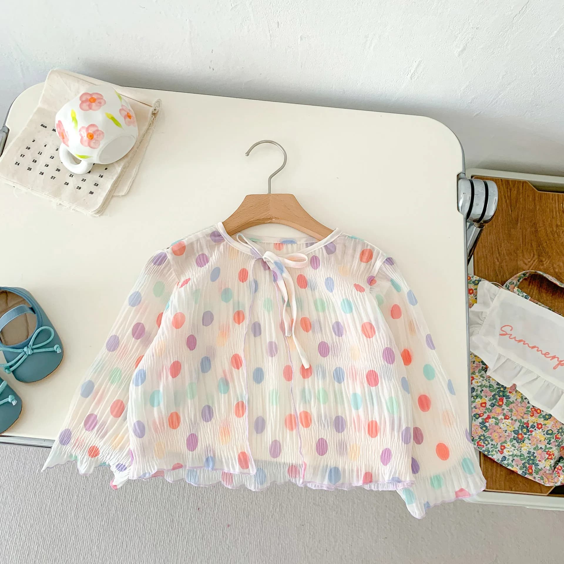 Cardigan con lacci per bambine, protezione solare, abbigliamento estivo 2026, giacca sottile per bambini, camicia a pois arcobaleno per neonati, ideale per ambienti climatizzati