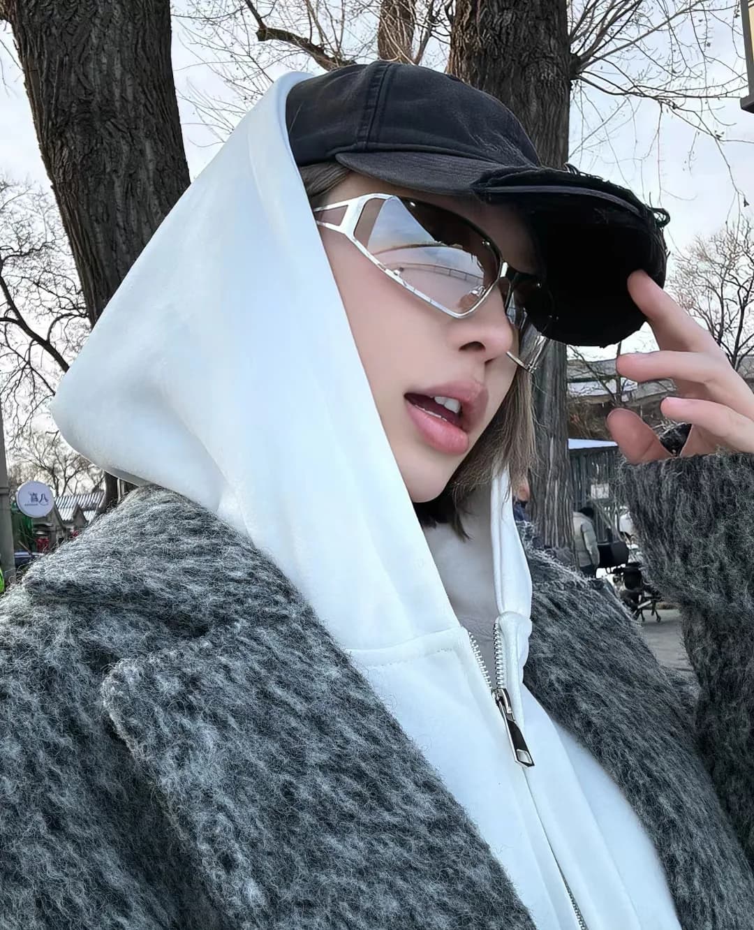 Occhiali da Sole Y2K con Montatura Grande, Stile Futuristico, Personalizzati con Rivetti Cavi, per Fotografia Street Style