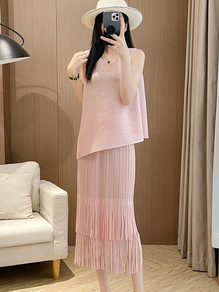 Gilet da donna ampio in misto seta, con faldoni e nappe, che copre la pancia e nasconde i fianchi, ideale per l'estate, stile casual e per il pendolarismo.