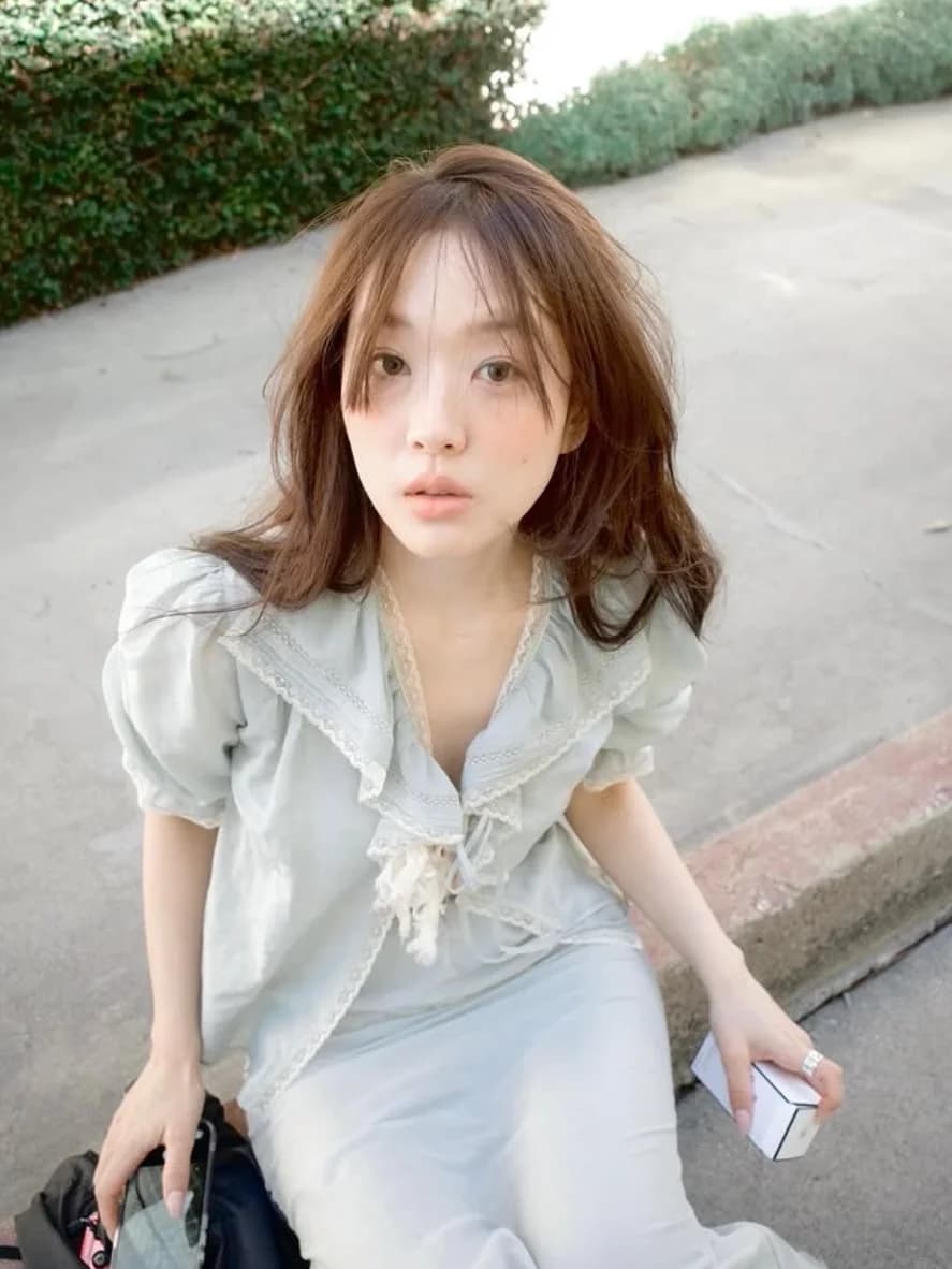 Elegant Lace Bubble Sleeve Shirt with Knot for Women Skin-friendly Breathable Short Sleeve V-neck Sweet Style