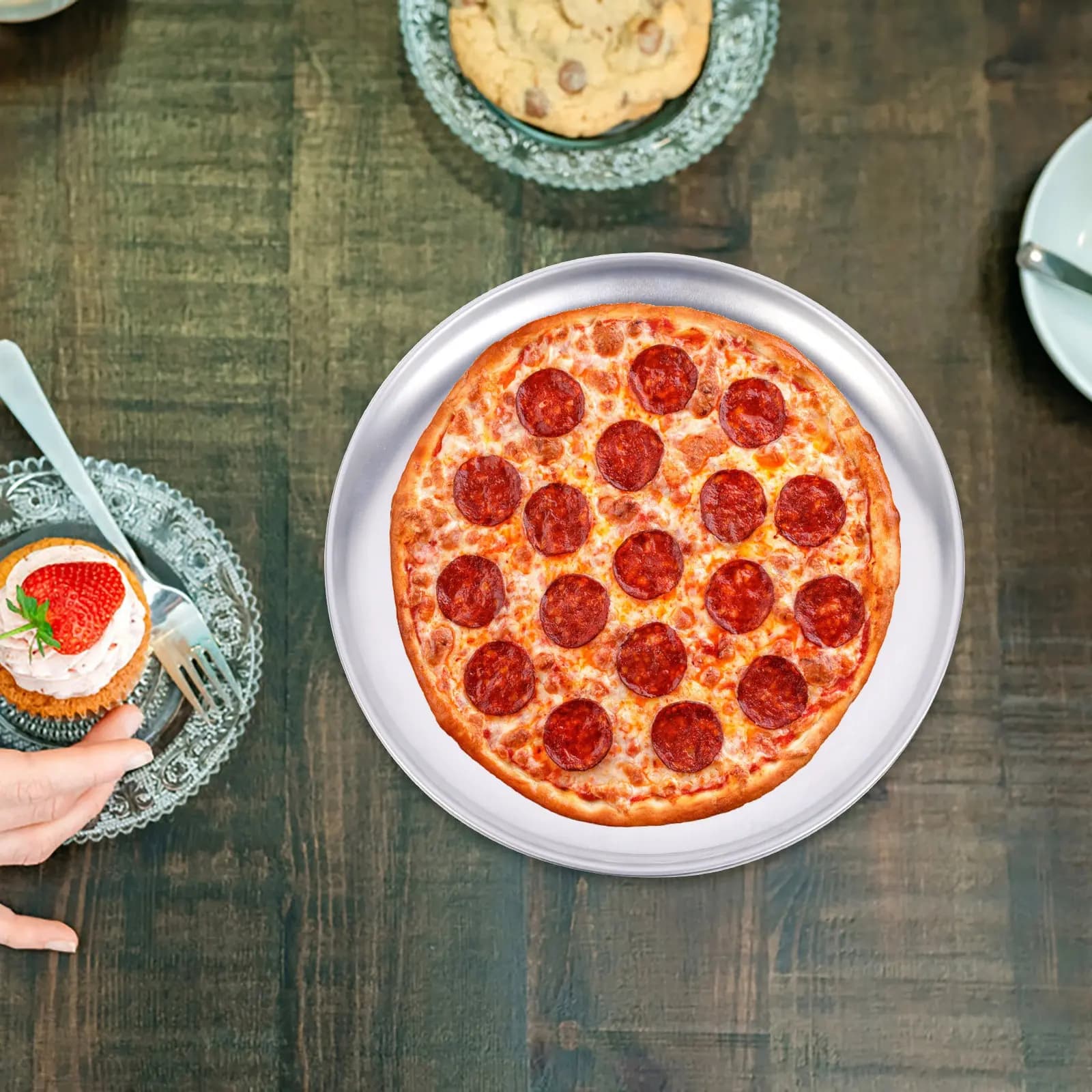 Teglia per Pizza Antiaderente da 8 Pollici con Fori di Aerazione, Robusta e Resistente, per Cottura Rapida e Uniforme a Casa