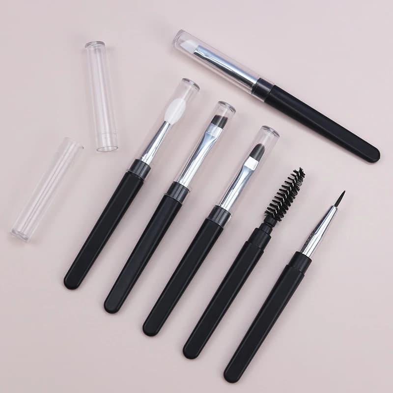 Nuovi Pennelli Portatili per Trucco Occhi, Pennelli da Viaggio, Pennelli per Sopracciglia in Silicone, Strumenti Cosmetici Essenziali con Coperchio