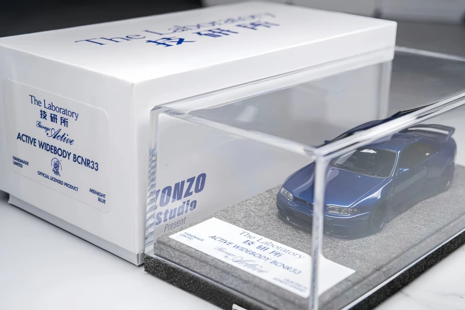 Stock pronti ZonzoStudio 1/64 R33 Collezione Bryanlivery Modello di auto in scala regalo