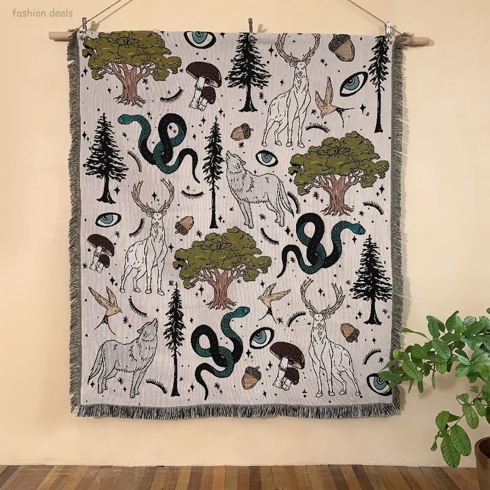 Coperta Nordica con Animali Spirituali del Bosco e Nappe, Copridivano Boho Intrecciato con Motivi Forestali, Arazzo Decorativo con Cervi e Serpenti Mistici