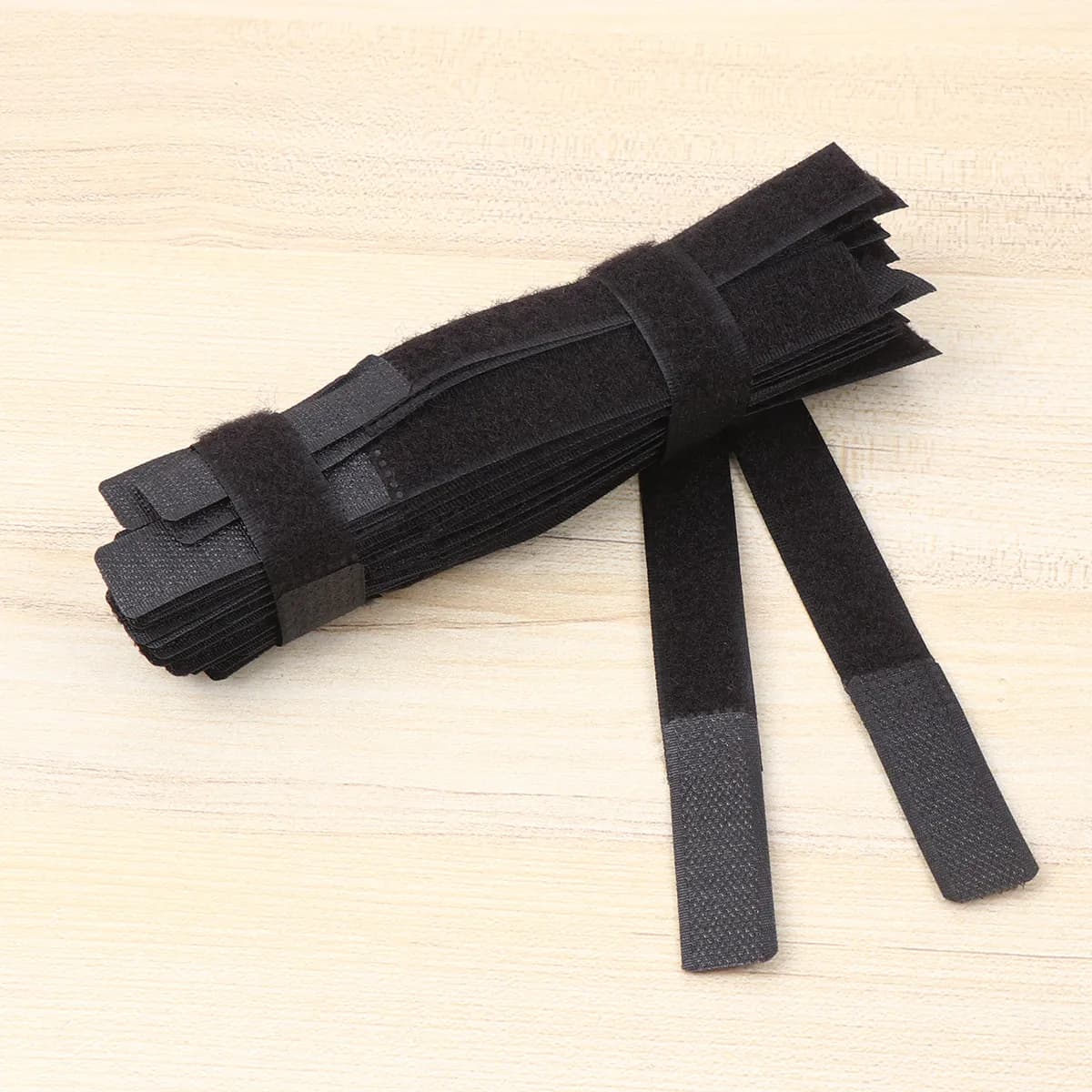 100 Pezzi Fascette Riutilizzabili con Gancio e Anello 2x18cm in Nylon per Gestione Cavi, Scrivania, Casa, Centro Intrattenimento
