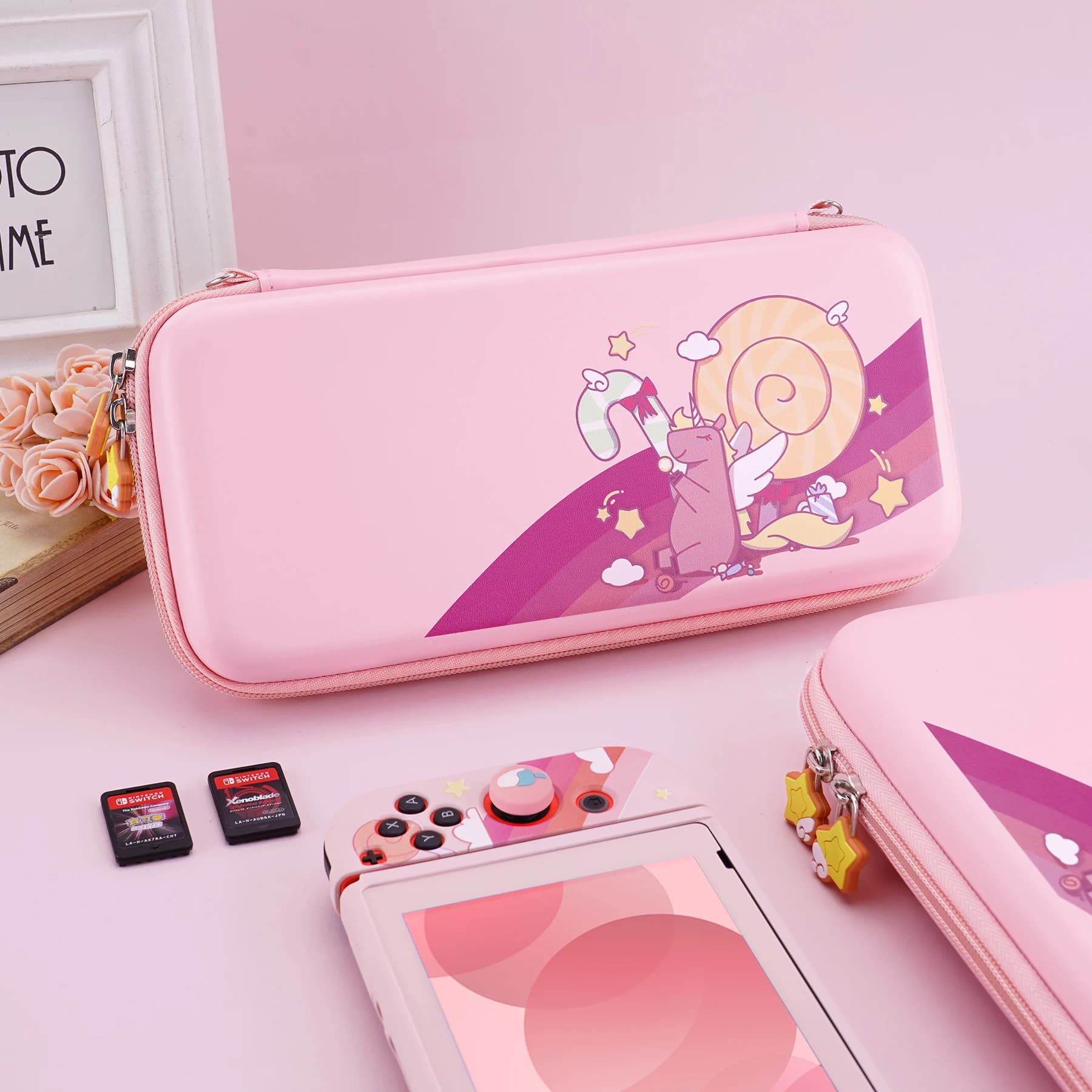 Custodia da trasporto PlayVital per Nintendo Switch e Switch Custodia OLED con tappi per le orecchie - Serie Pink Cute Cat Paw & Swirl