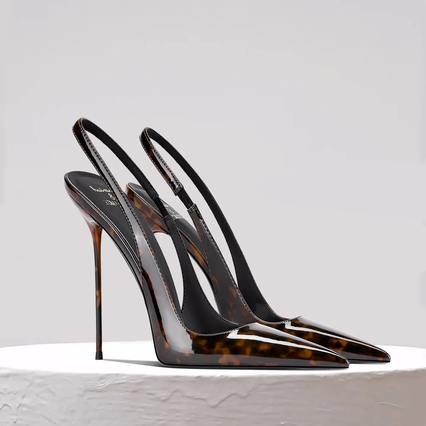 New pointed, slim heeled high heels for women, versatile and fashionable toe caps for commuting without tiring feet
