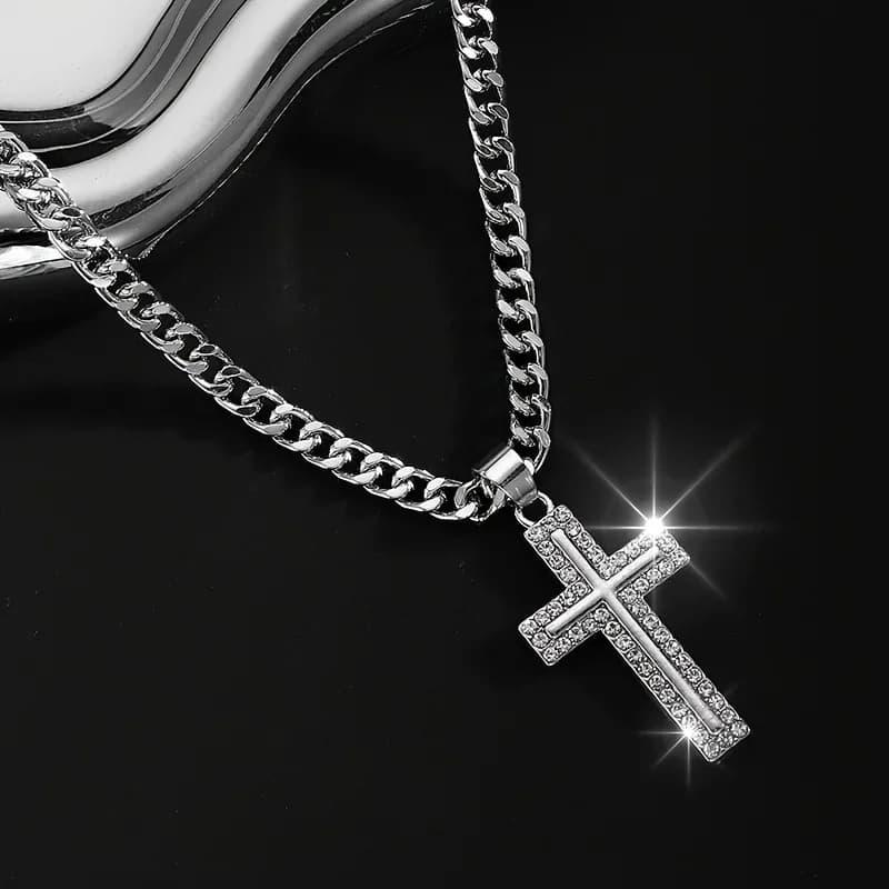1 collana con ciondolo a croce hip-hop alla moda e personalizzata, intarsiata con strass, adatta per l'uso quotidiano da parte degli uomini.