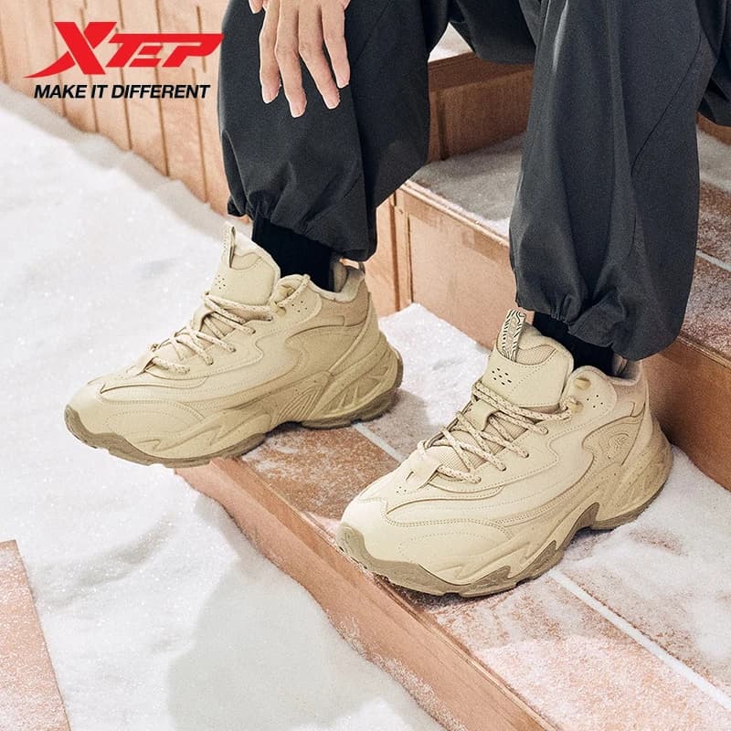 Xtep Scarpe in cotone da uomo 2025 Inverno Nuovo Ammortizzazione antiscivolo Scarpe da ginnastica da jogging leggere resistenti all'usura calde 875419370009