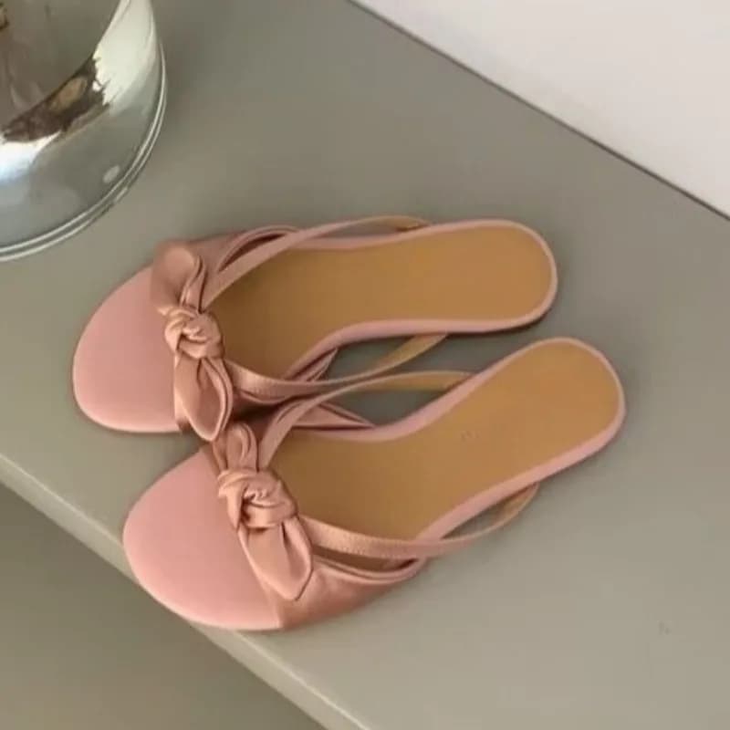 Sandali e pantofole open-toe con temperamento a tacco basso per scarpe da donna, nuova punta tonda estiva con sandali con fiocco in gonna