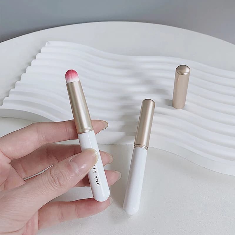 Pennello per rossetto correttore pennello per labbra a testa tonda con coperchio coperchio per il trasporto pennello per trucco con sbavature per lucidalabbra sintetico morbido cosmetico