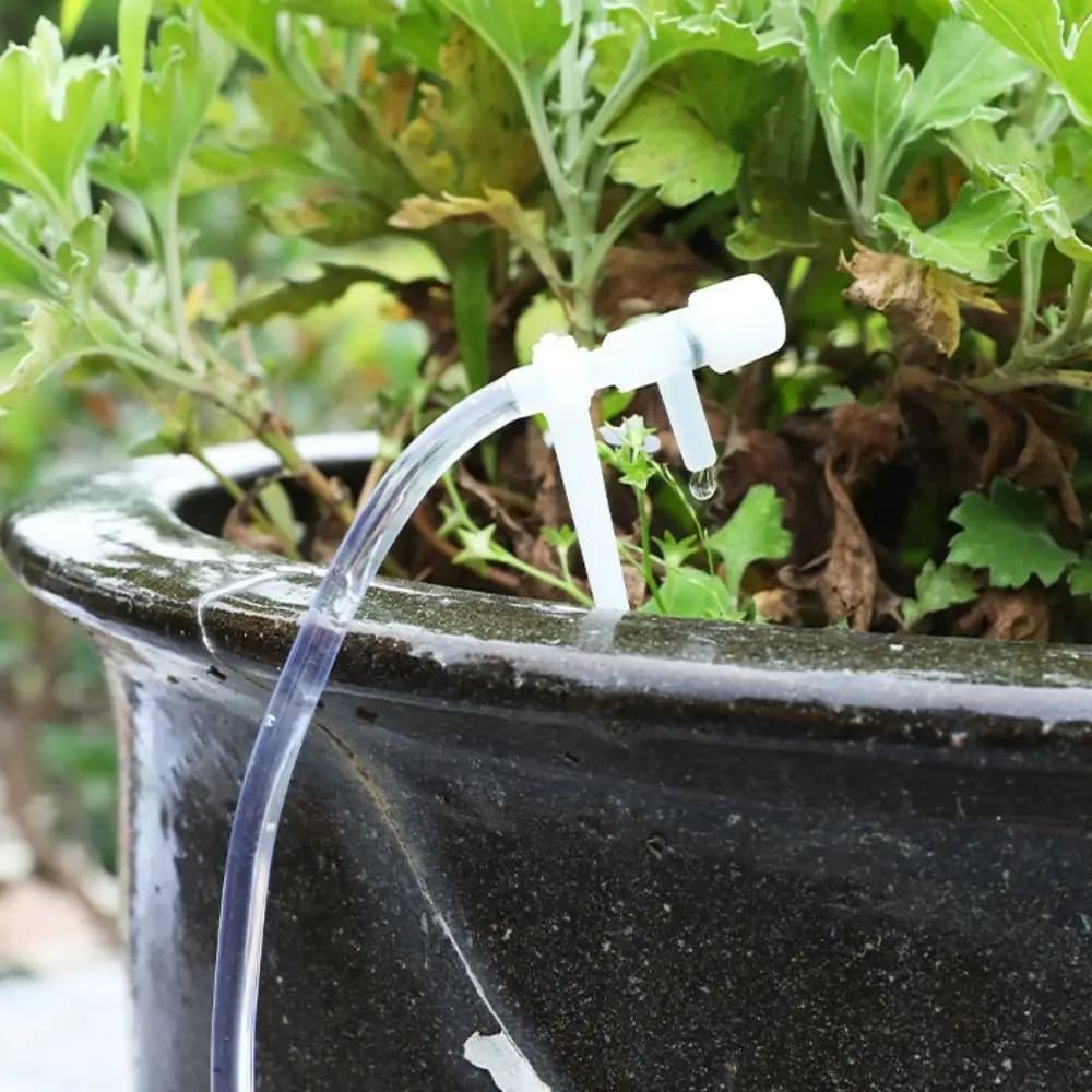 Kit di irrigazione a goccia per giardino in serra Tubo flessibile Sistema di irrigazione per piante regolabile Dispositivo di irrigazione per piante in vaso con valvola di regolazione