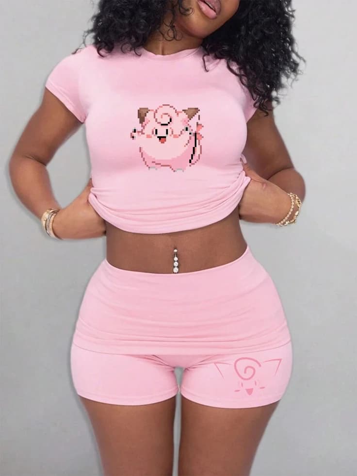 T-shirt sportiva da donna, maglietta interna con stampa di Jigglypuff in cartone animato su set rosa, motivo con occhi chiusi e sorriso.