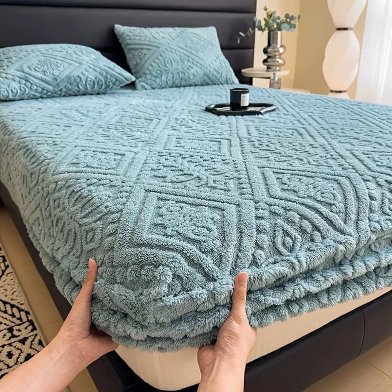 Soft and luxurious bedcover, plush bed: often winter bed linen washable in washing machine, design with deep pocket
