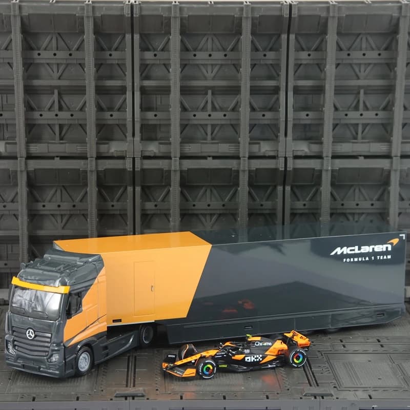 Bburago 1:43 Modellino in Scala del Camion Container della Squadra McLaren F1 con Auto da Corsa MCL38 in Lega, Collezione di Ornamenti