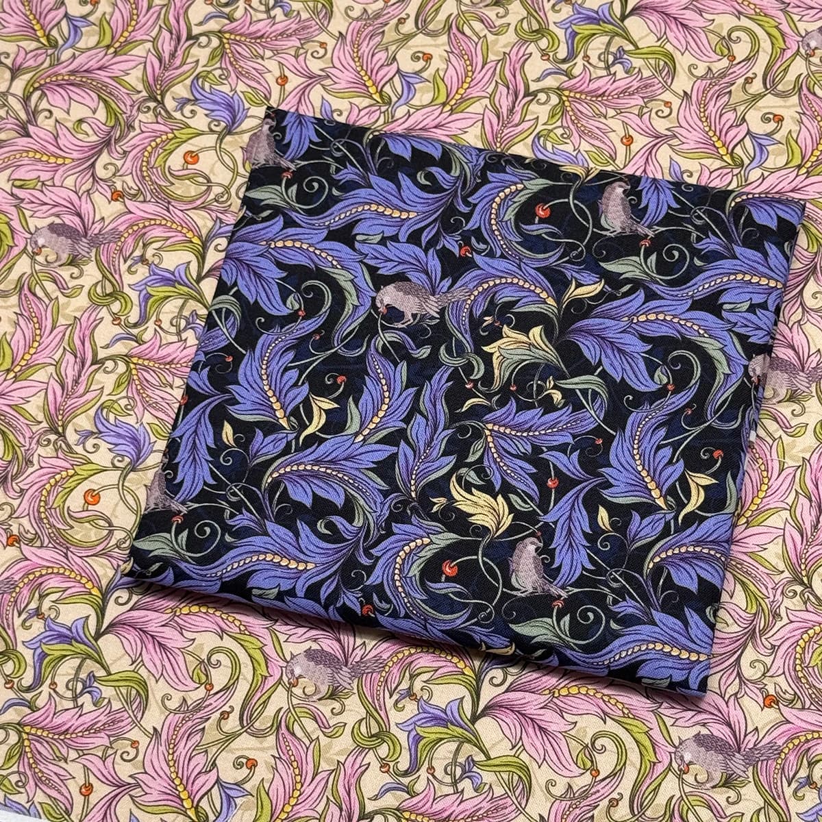 Tessuto in cotone, cotone a fibra lunga stampato Morris anni '80 per abbigliamento, trapuntatura, cucito fai da te, tessuto per designer (al metro)