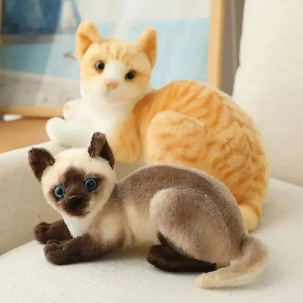Peluche Animale Morbido Gatto Sdraiato con Grandi Occhi, Gatto Tabby Soffice, Simpatico Animale 20/25/35cm, Cuscino Gatto Siamese Imbottito per Bambini
