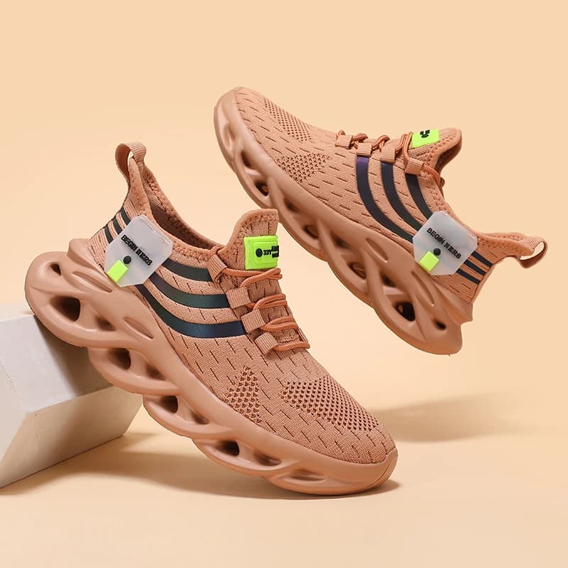Sneakers per uomo Summer Mesh comode Sneakers da trekking leggere all'aperto moda traspirante nuove scarpe Casual da corsa Tennis