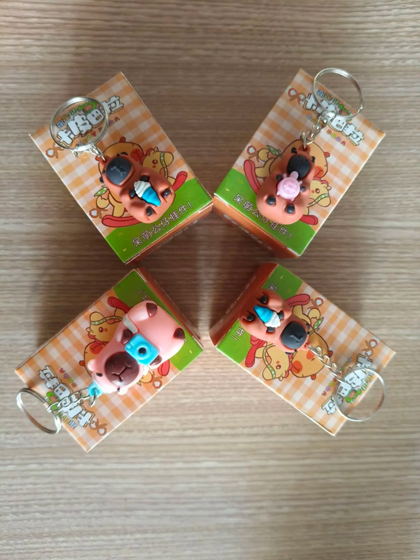 Portachiavi con Bambola Capibara a Sorpresa, Giocattolo Antistress Musicale a Sorpresa per Bambini, Decorazione per Zaino a Forma di Capibara Cartone Animato