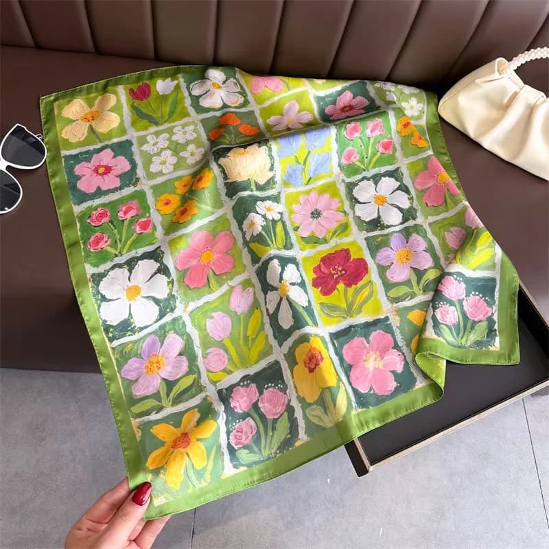 Sciarpa in Raso con Stampa Floreale per Donne - Foulard Leggero Quadrato per Testa e Collo, Accessorio per Outfit Primaverili ed Estivi