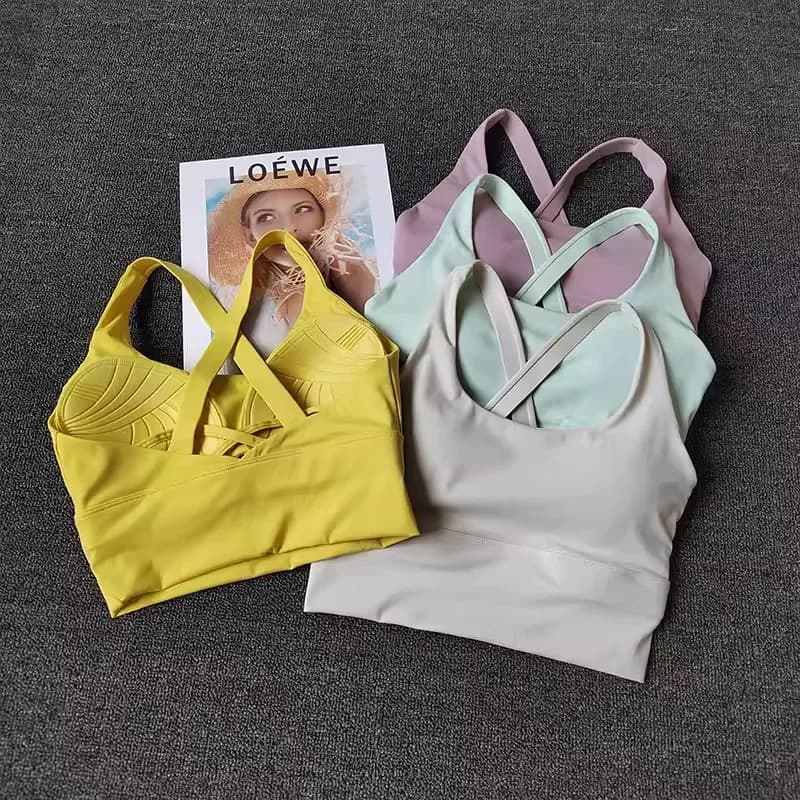 Women's sports bra with integrated cups, training top with outdoor back for racing, fitness, yoga and rope jump