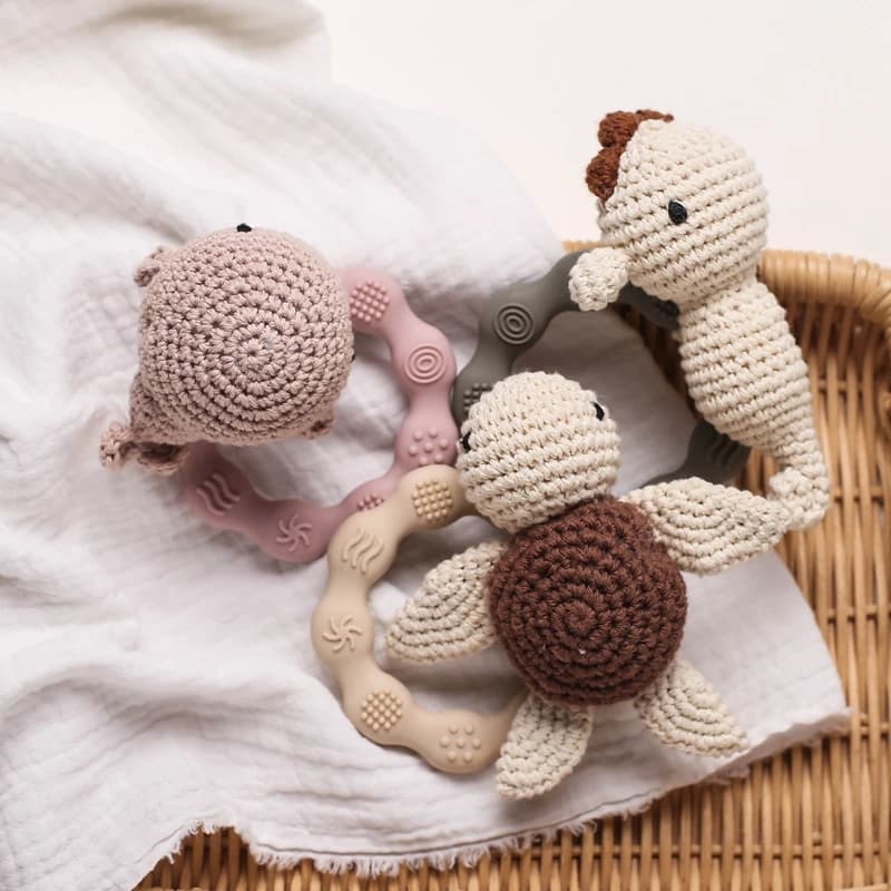 1PC Giocattoli a sonaglio per bambini Tartaruga del fumetto Sonaglio all'uncinetto Anelli per dentizione in legno per bambini Giocattoli Montessori per bambini Regali di Natale per neonati