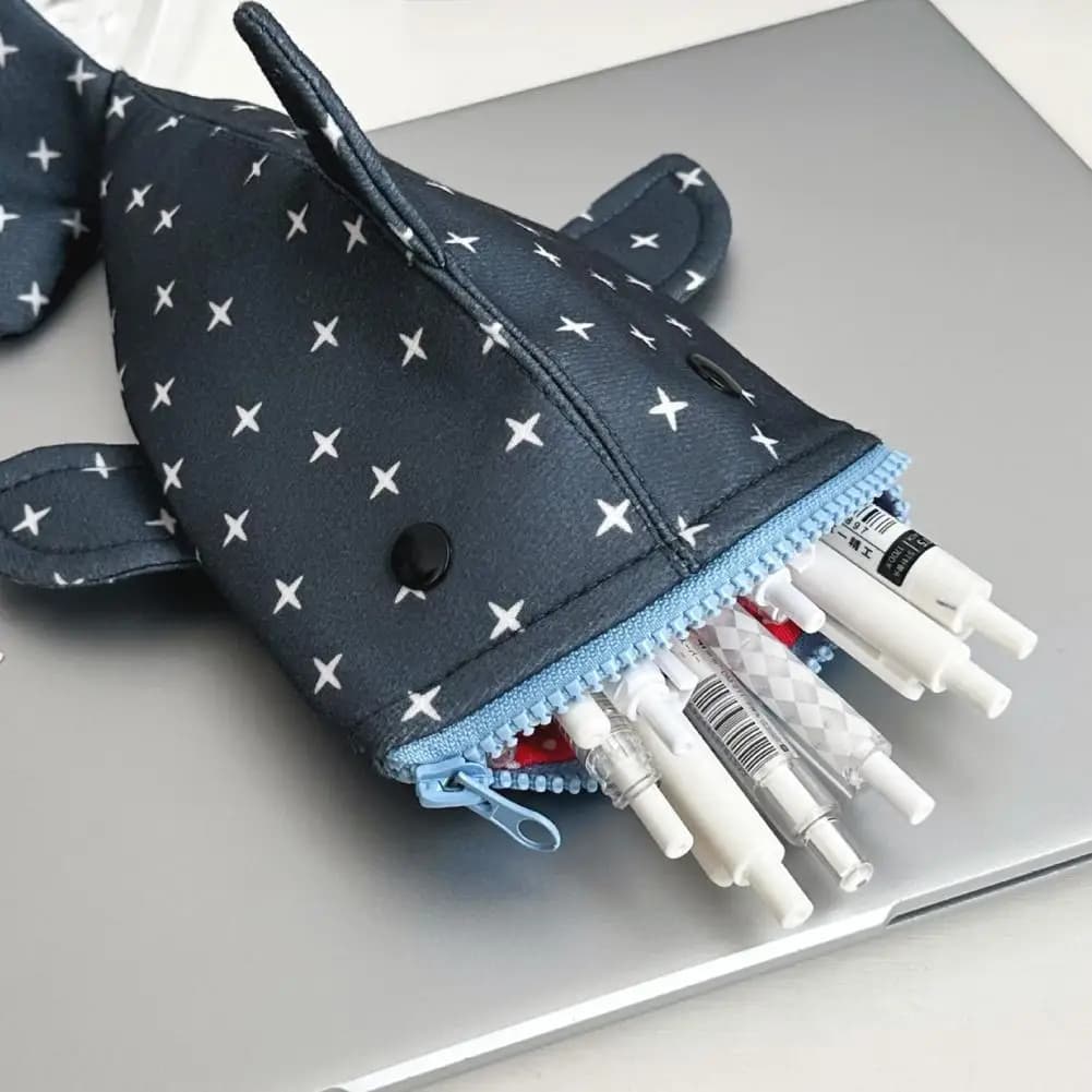 Carino e divertente grande capacità Forma di squalo Capacità Imitazione Pesce Astuccio per matite Diario creativo Forniture per studenti Statione