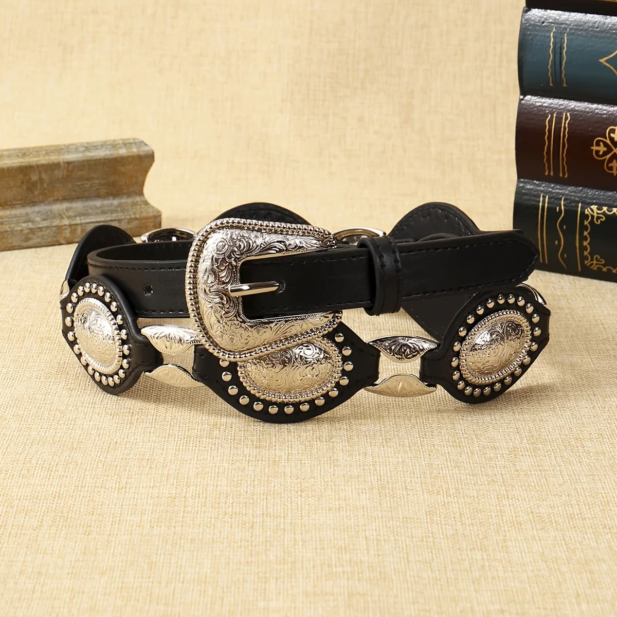 1 unisex versatile belt, Y2K street punk metal style, paired with jeans, fashionable and trendy, suitable for daily play