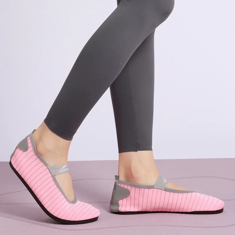 Gallon Shark Indoor Fitness Non-slip Yoga Shoes with Soft Sole Women's Racing Jumping Mute Stretching Training Shoes for Pilates