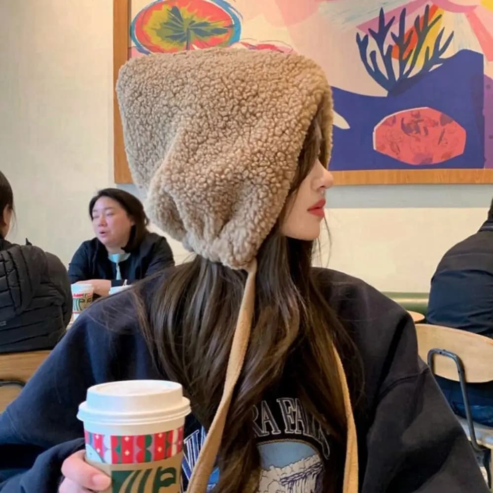 Simpatico berretto invernale in lana d'agnello tinta unita cappello lavorato a maglia caldo spesso cappello antivento con protezione per le orecchie