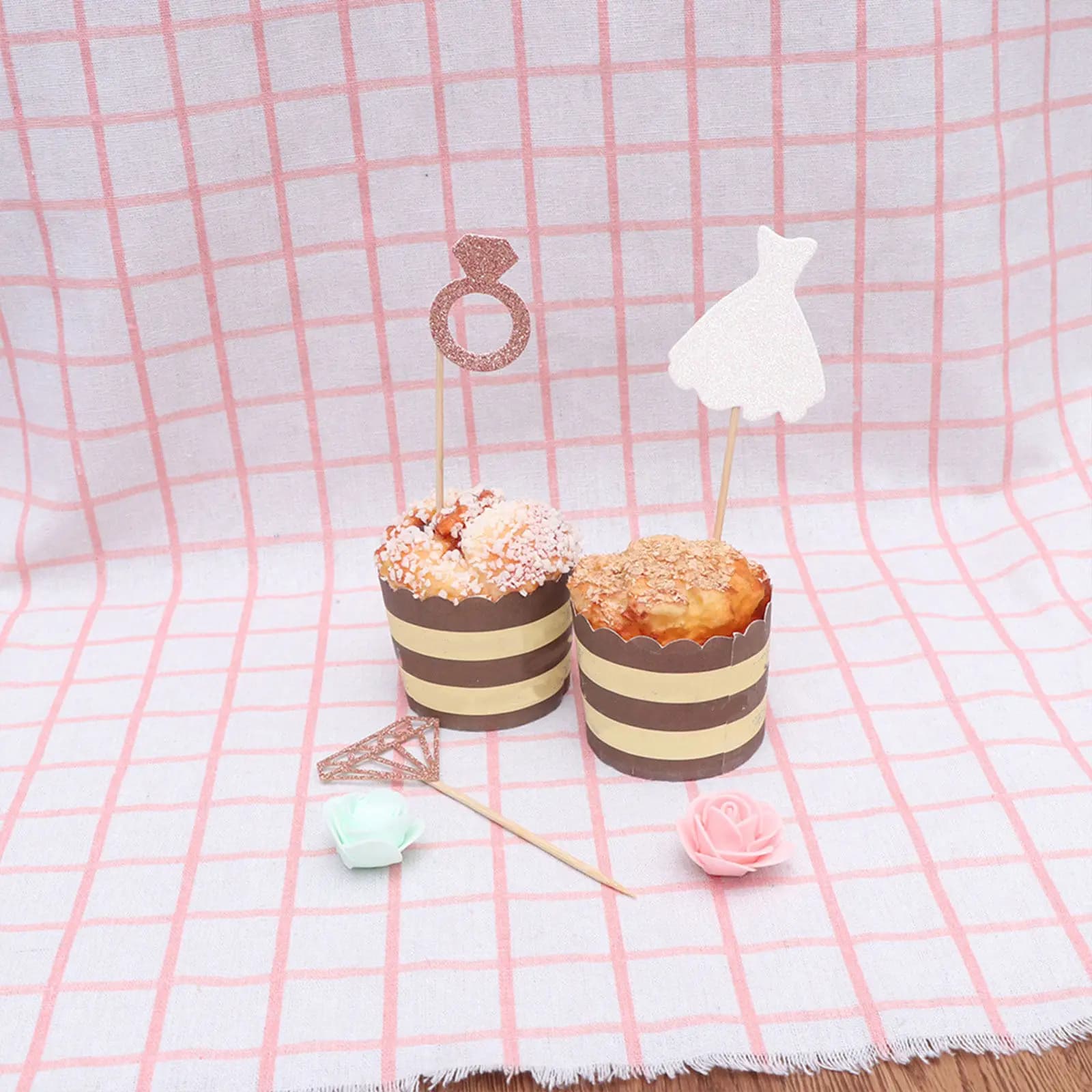 Set di 12 Decorazioni per Torte, Forme di Gonne in Carta Glitterata e Anelli con Diamanti, Perfette per Compleanni, Matrimoni, Fidanzamenti, Cupcake e Tavoli da Dessert