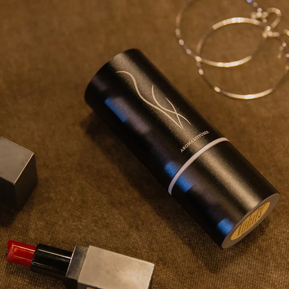 Umidificatore Portatile per Auto Nero, Ricaricabile USB, Diffusore di Oli Essenziali, Design Compatto per Veicoli, Scrivania, Camera da Letto, Deodorante per Ambienti