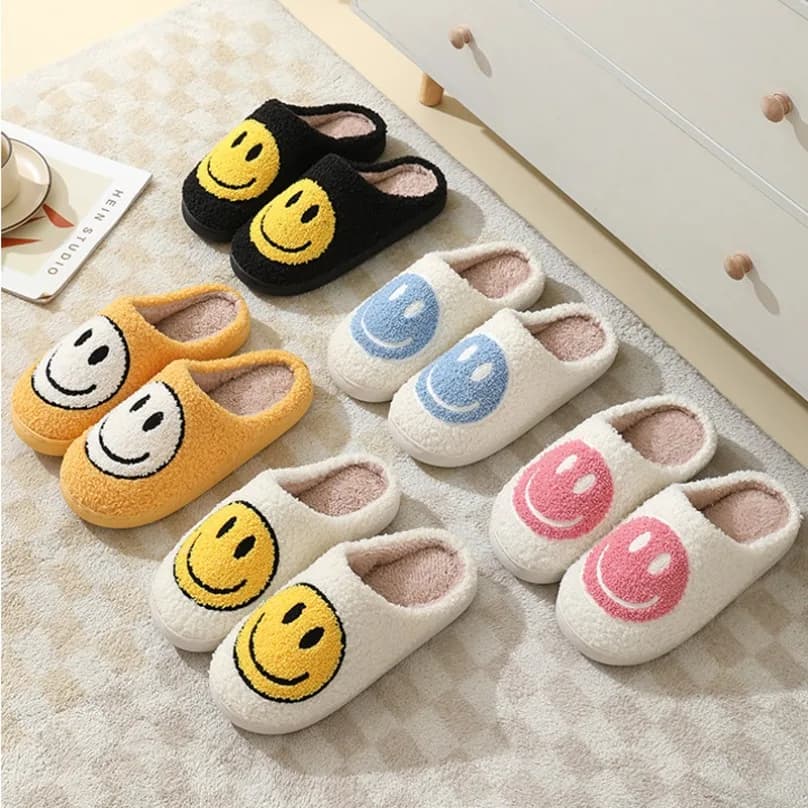 Fuzzy Smile Face Donna uomo Pantofola Kawaii Cartoon Peluche Contton Coperta Divertente Carino Inverno Caldo Pavimento Casa Casa Scarpe antiscivolo