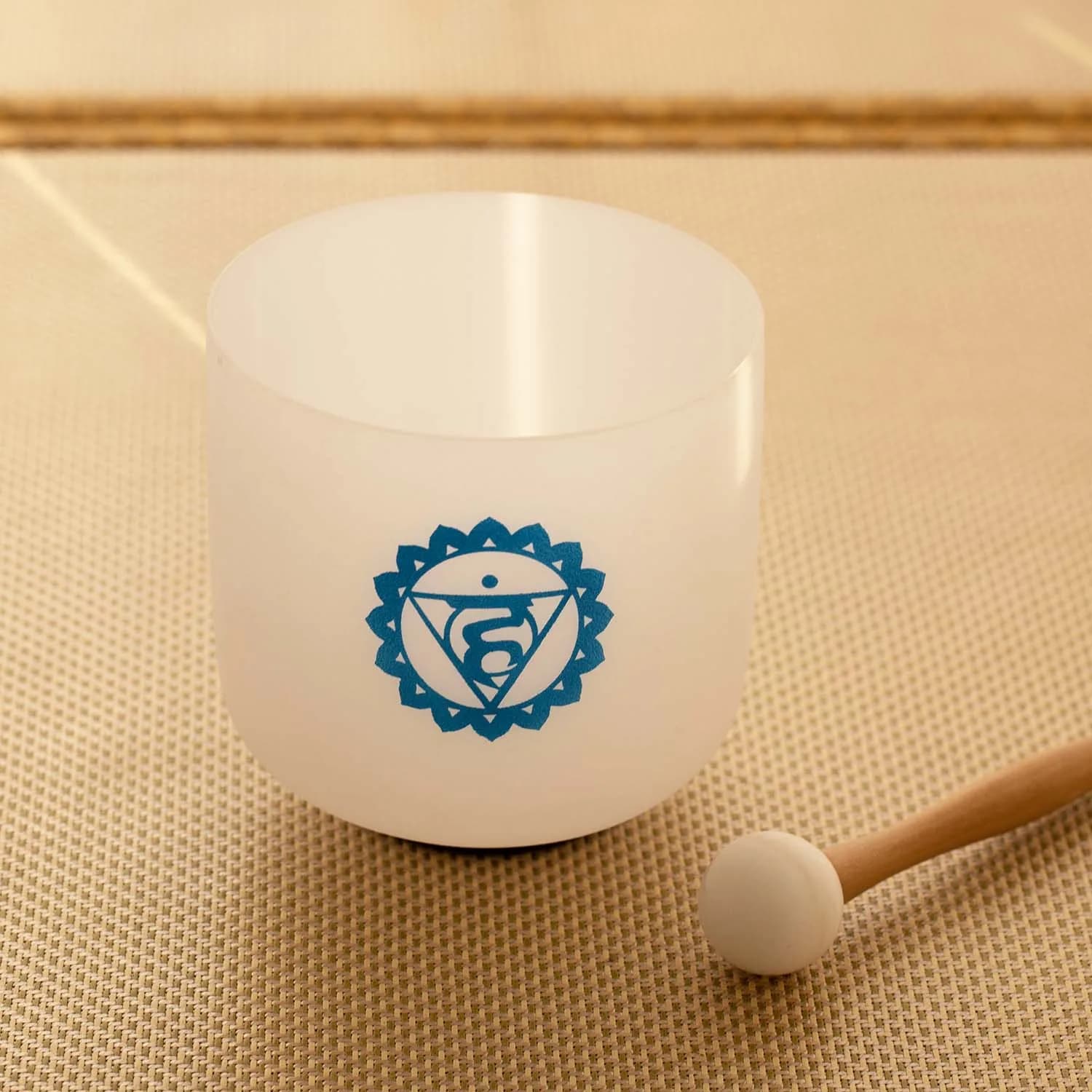 Hye-eun 432hz/440hz 7 inch G Note Chroat Chakra Pattern Frosted Quartz Crystal Singing Bowl for Sound Healing