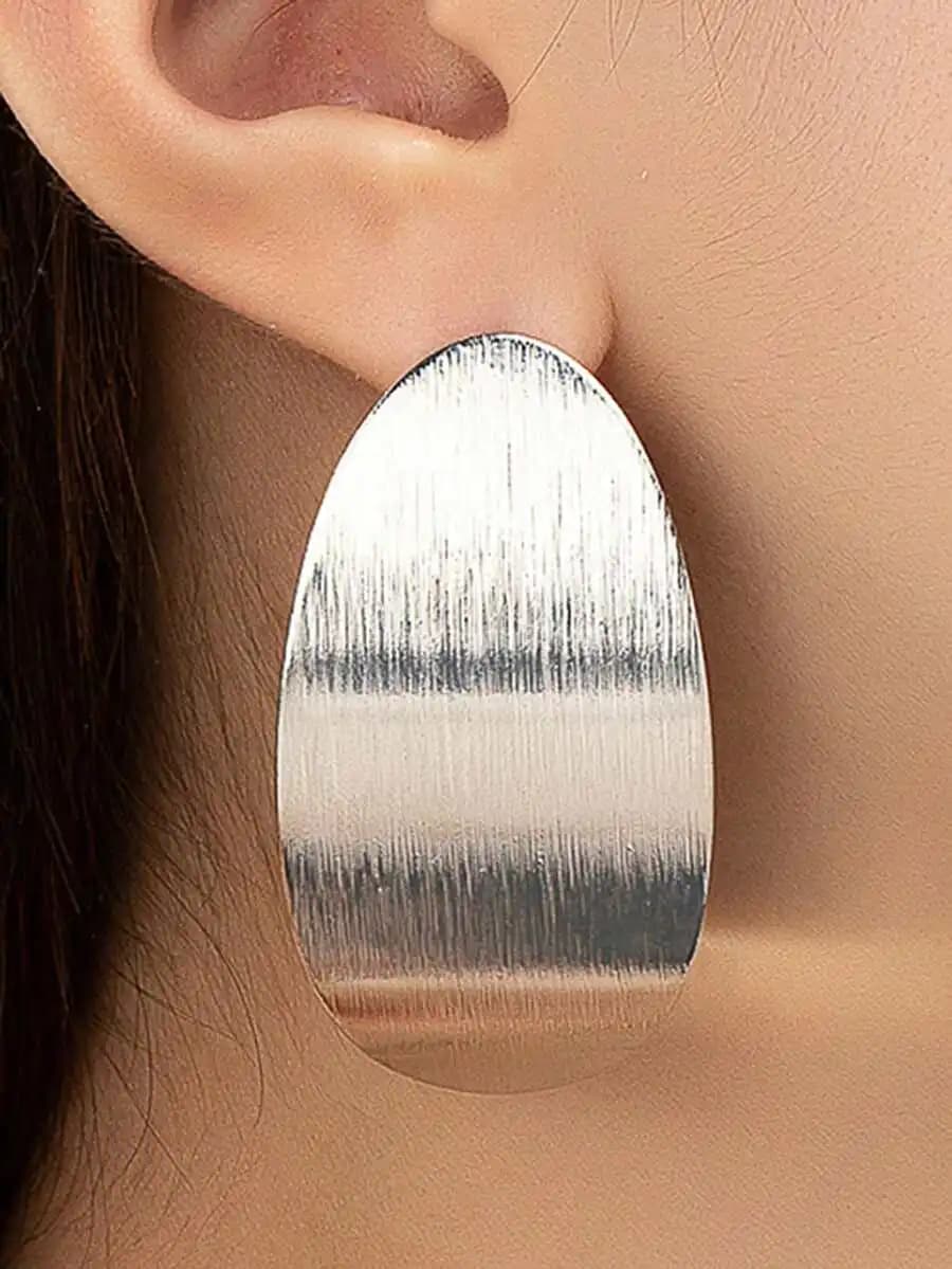 1 Pair Vintage Metal Textured Oval Hoop Earrings, Personalized Fashion Exaggerated, Suitable For Women Party And Daily Wear