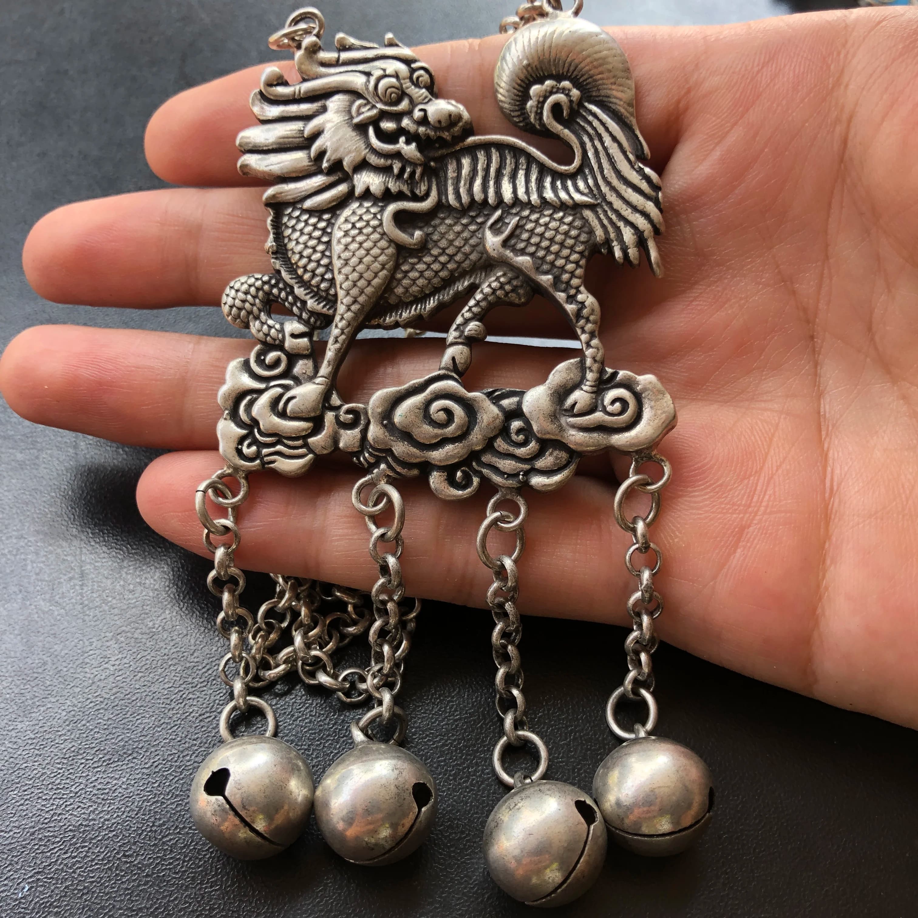 Vintage Tibetan Silver Kylin Qilin Pendant Necklace Carved Cloud Pattern With Hanging Bells Tassel Chain Retro Chinese Ethnic Lu