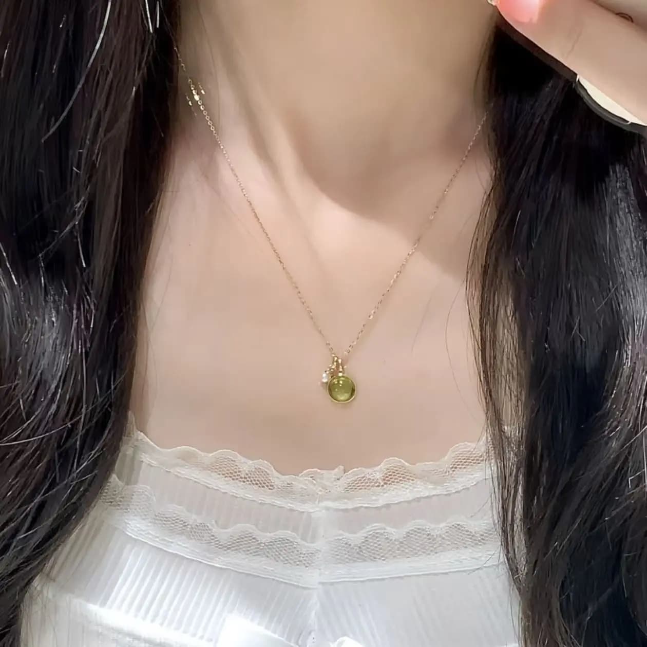 Olive Green Pearl Necklace for Women, Ins-style Elegant High-end Light Luxury Niche Design Necklace, Versatile Skin-brightening Clavicle Chain