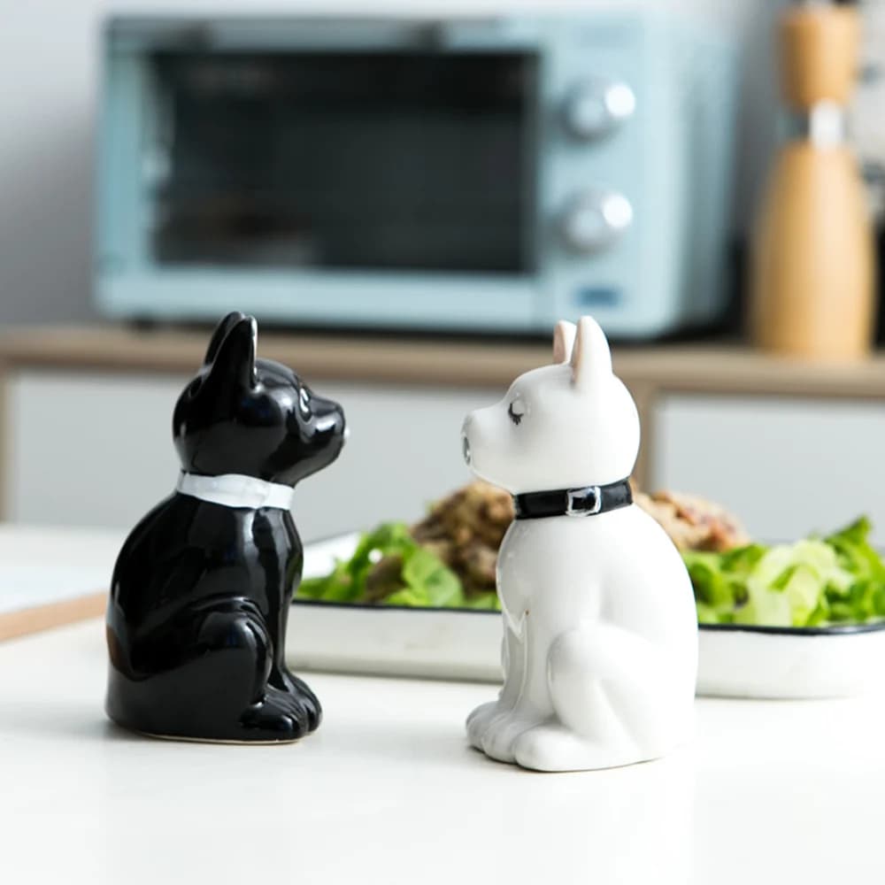 Set di agitatori di sale e pepe da 2 pezzi agitatore di sale barattoli di spezie in ceramica agitatori di sale e pepe da fattoria decorazione da cucina carina a forma di cane