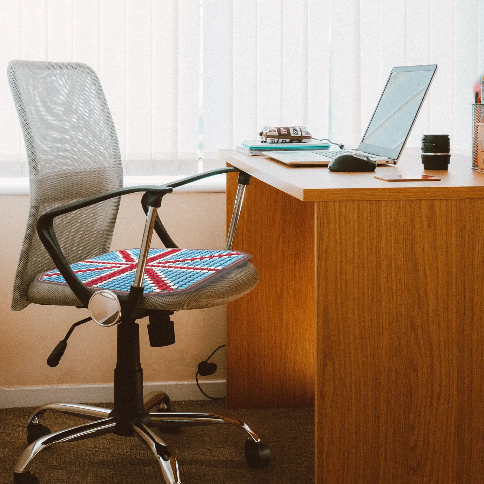 Seat cushion in Wood, Fresh and Breathable beads, for Office, Car, Home, Cooling Bearing, Office Accessories