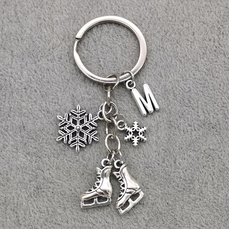 Portachiavi con Ciondolo a Forma di Lettera A-Z, Pattino da Ghiaccio e Fiocco di Neve per Appassionati di Sport Invernali, Regalo per Borsa o Auto