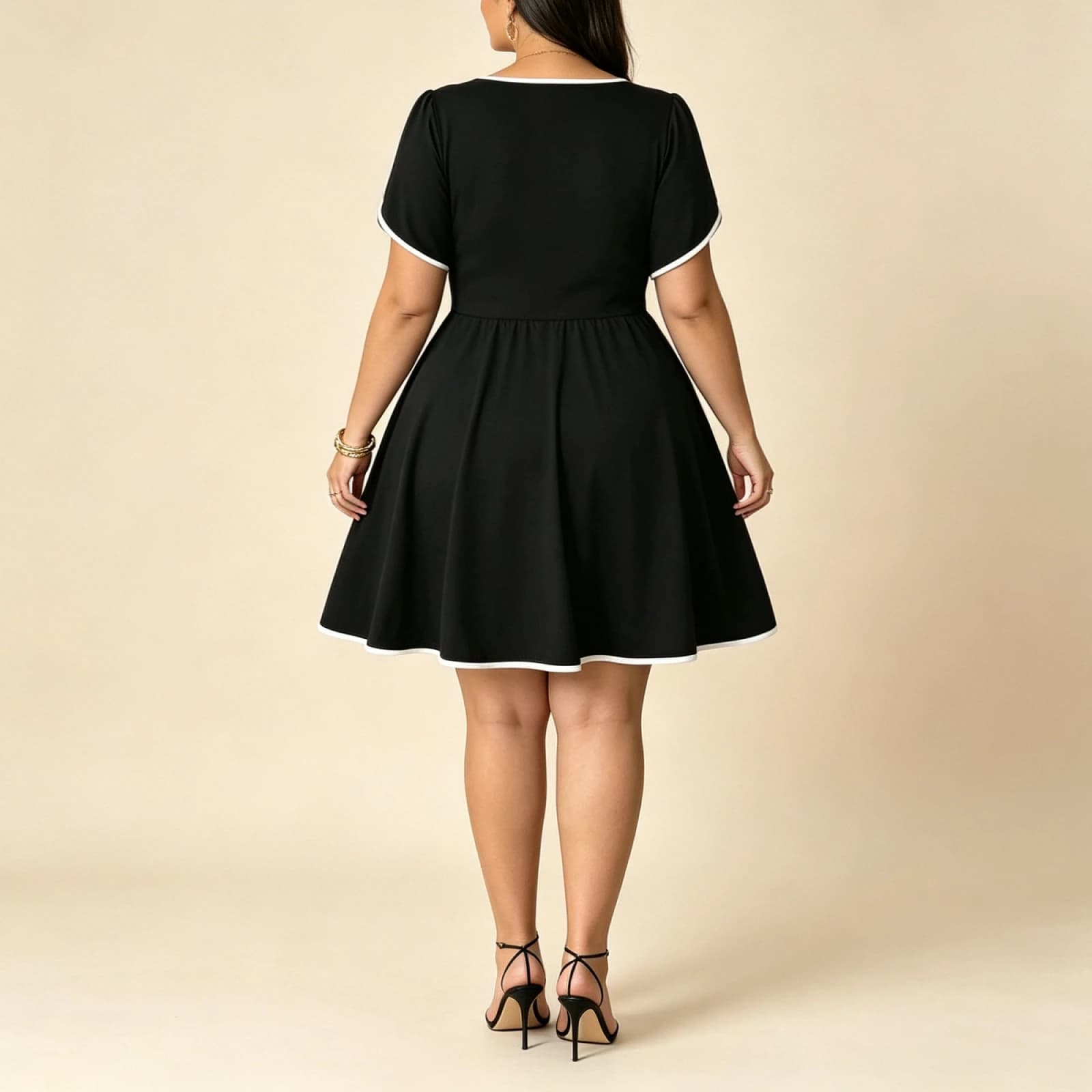 Elegante Abito da Cocktail Senza Maniche con Scollo a V in Pizzo, Taglie Forti, Lunghezza al Ginocchio, Modello A-Line con Dettagli Ricamati Floreali