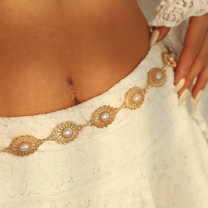 Silver metal butterfly waist belt for women, small and unique, with a high-end retro feel. Bohemian-style accessory to pair with skirts
