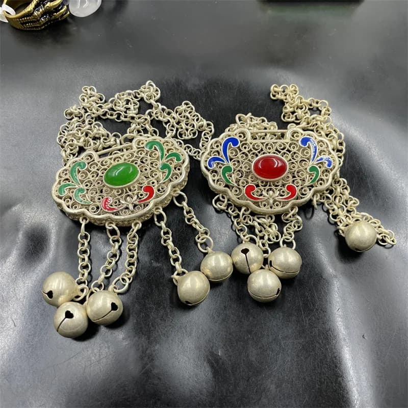 Collana con ornamento appeso a catena per maglione con ciondolo Ruyi con pietra preziosa intarsiata in argento tibetano