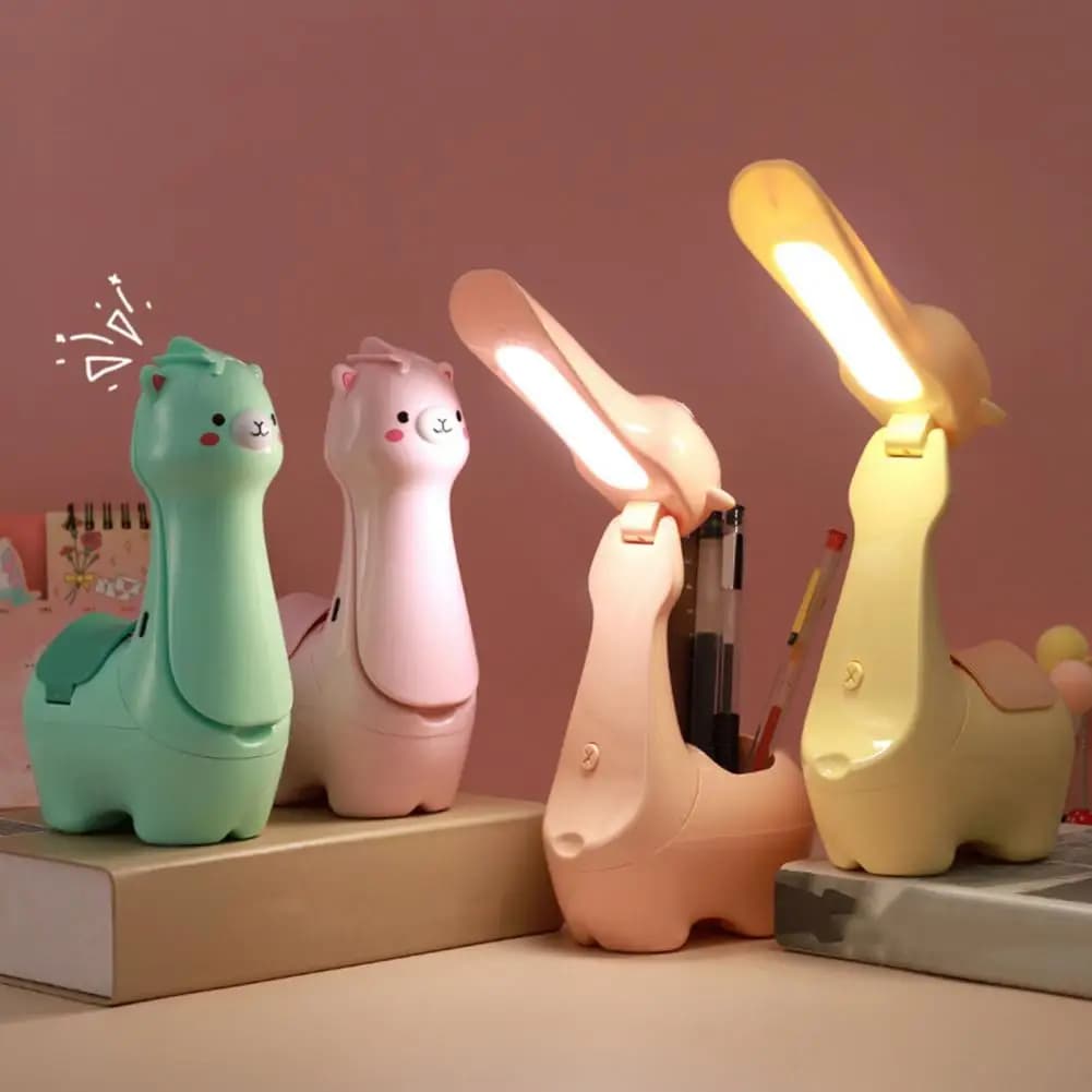 Lampada da Tavolo Alpaca LED Luce Soffusa Luminosità Regolabile Alimentazione USB Design Pieghevole Lampada da Scrivania Portatile con Portapenne
