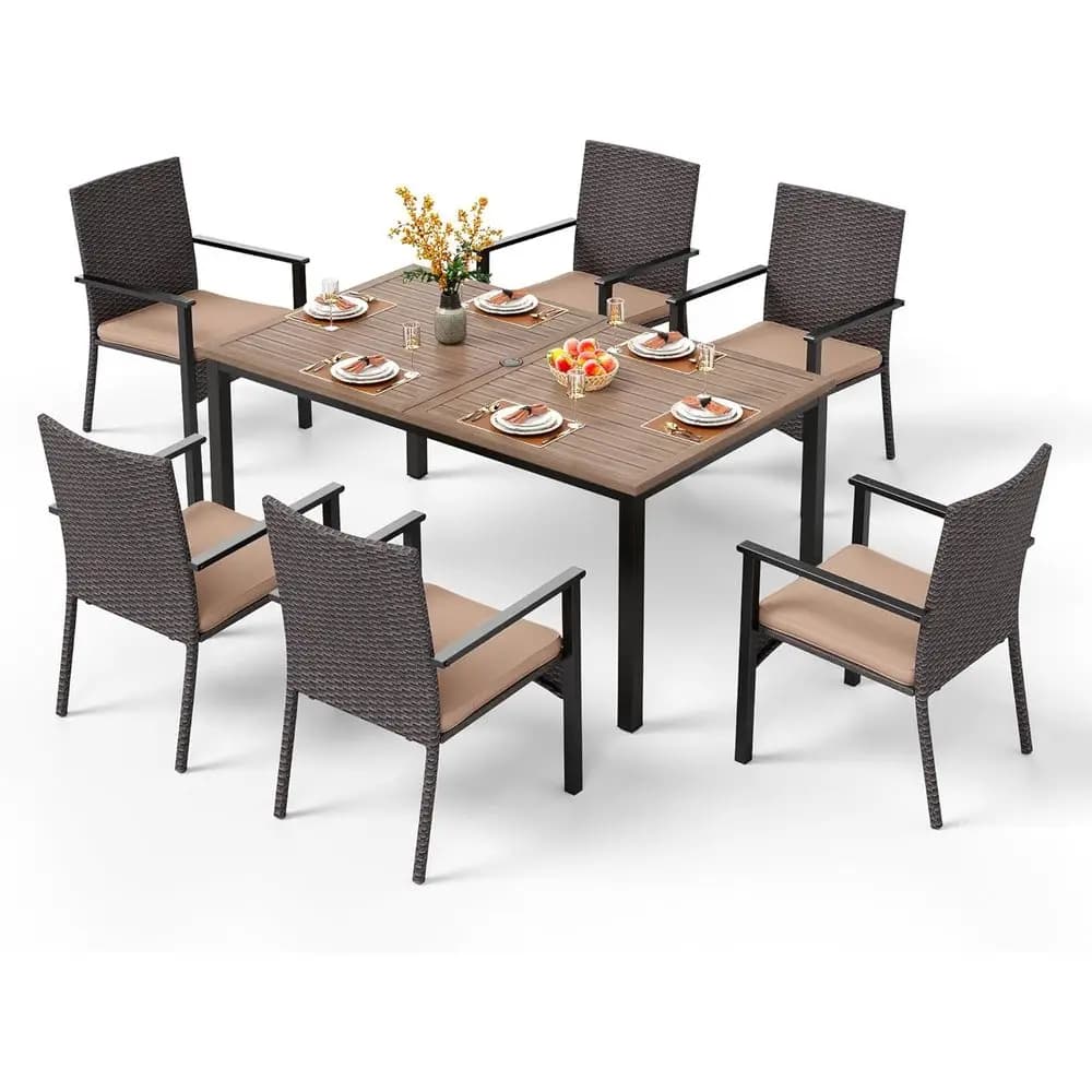 Set da Pranzo per Esterno in 7 Pezzi: Tavolo in Acciaio da 65 Pollici con Sedie in Vimini e Cuscini per Vivere All'Aperto
