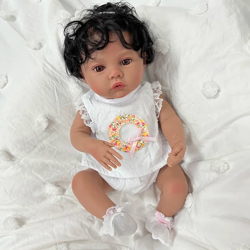 19 pollici Meadow Pelle scura Corpo completo in vinile Reborn Baby Doll Strati multipli Pittura Pelle 3D con capelli ricci radicati a mano Bambola d'arte