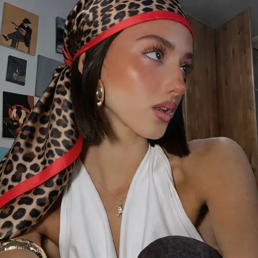 Foulard quadrato in seta estivo da spiaggia, bandana sexy con stampa leopardata, scialle morbido in raso, foulard da testa boho per vacanze, fascia per capelli, hijab da donna
